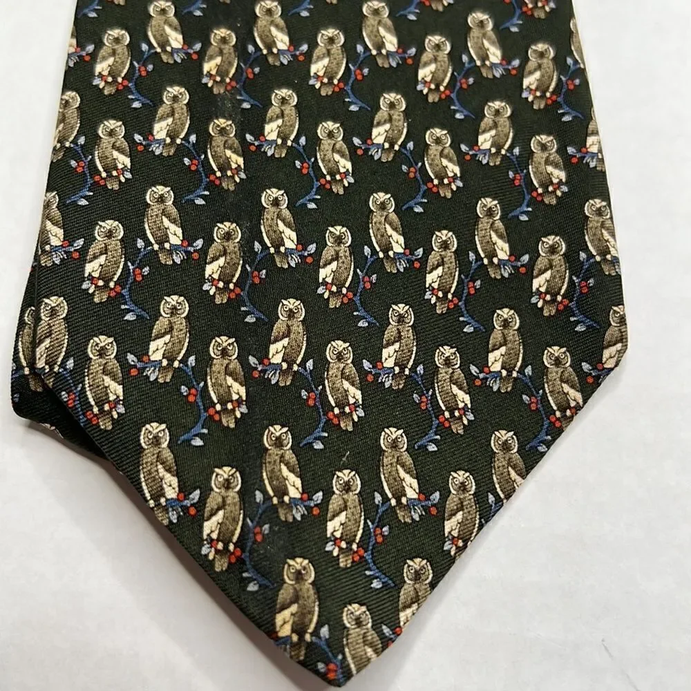 Brooks Brothers Basics Silk tie with owl print in Hunter green EUC